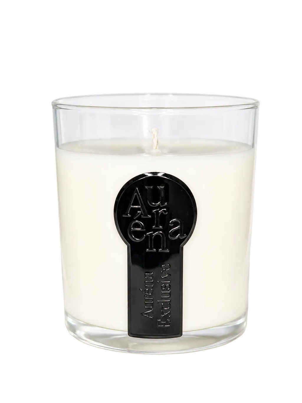 Minimalistische Auréna Duftkerze im Glas mit schwarzem 3D-Label auf reinweißem Hintergrund, elegante Luxus-Produktdarstellung.