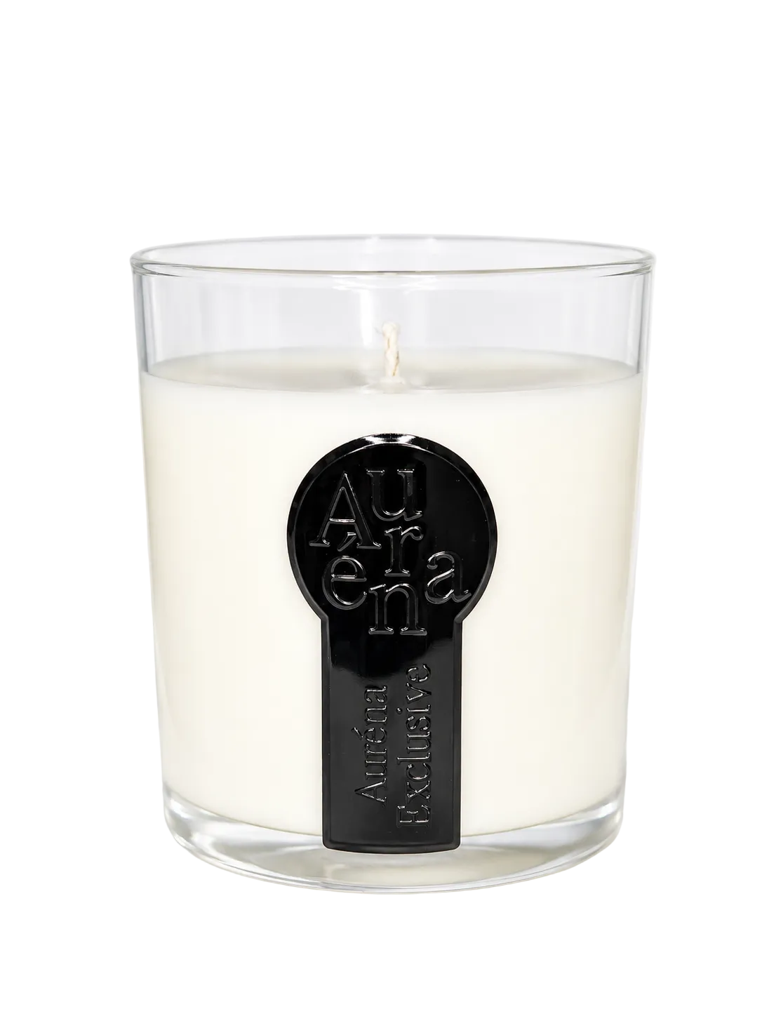Minimalistische Auréna Duftkerze im Glas mit schwarzem 3D-Label auf reinweißem Hintergrund, elegante Luxus-Produktdarstellung.